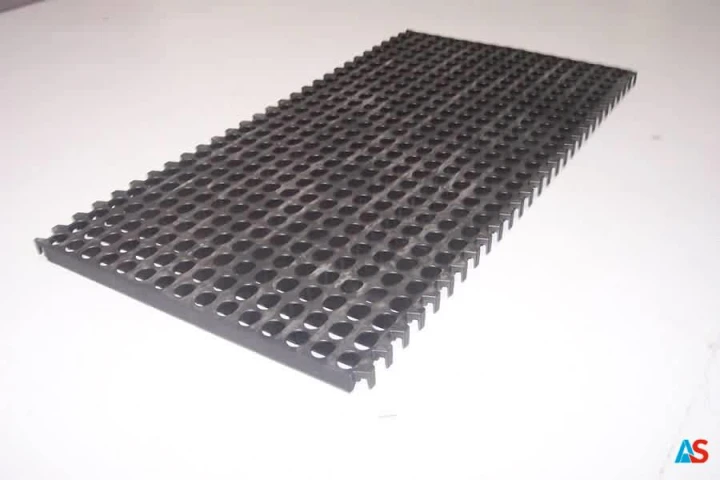 Ruszta Vencoslat plastikowe czarne, owalne otwory