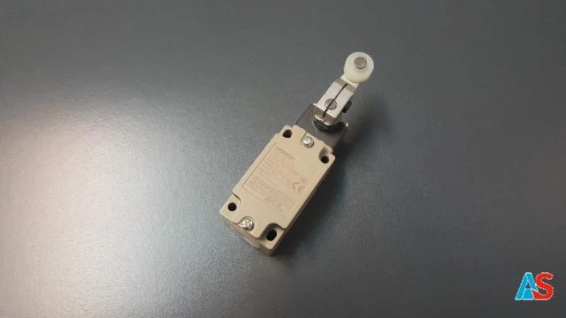 Wyłącznik krańcowy D4B-1111N Omron