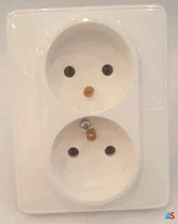 CARIVA Gniazdo podwójne z/u 16A IP20 białe 773618